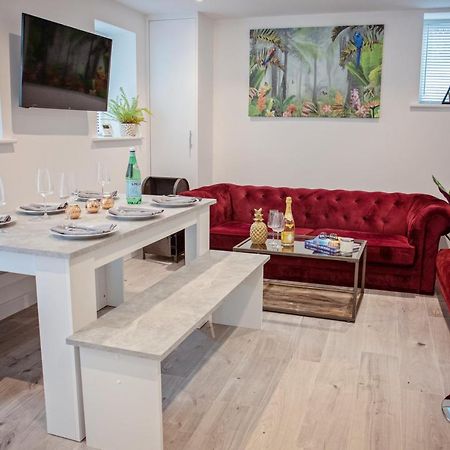 The Dragon'S Den Apartamento Harrogate Exterior foto