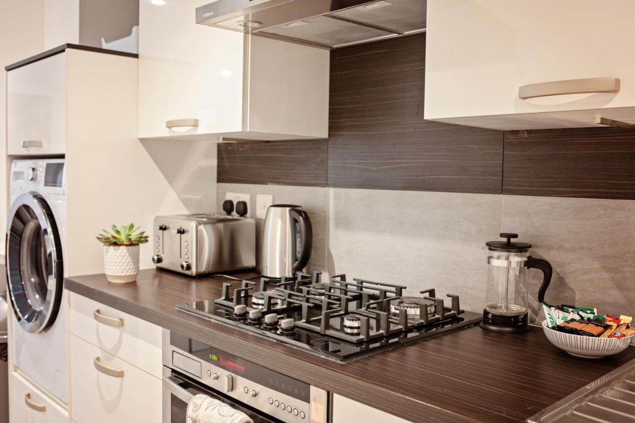 The Dragon'S Den Apartamento Harrogate Exterior foto